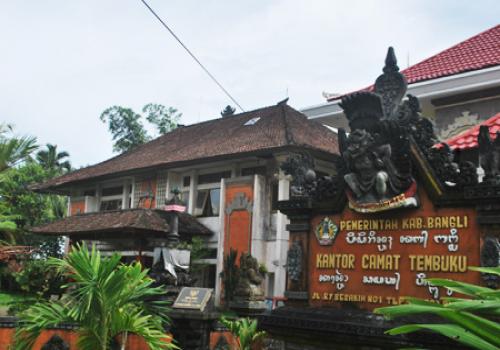 Kantor Camat Tembuku